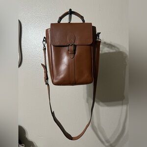 MARK & GRAHAM LEATHER DOUBLE WINE BOTTLE CARRIER. Great condition